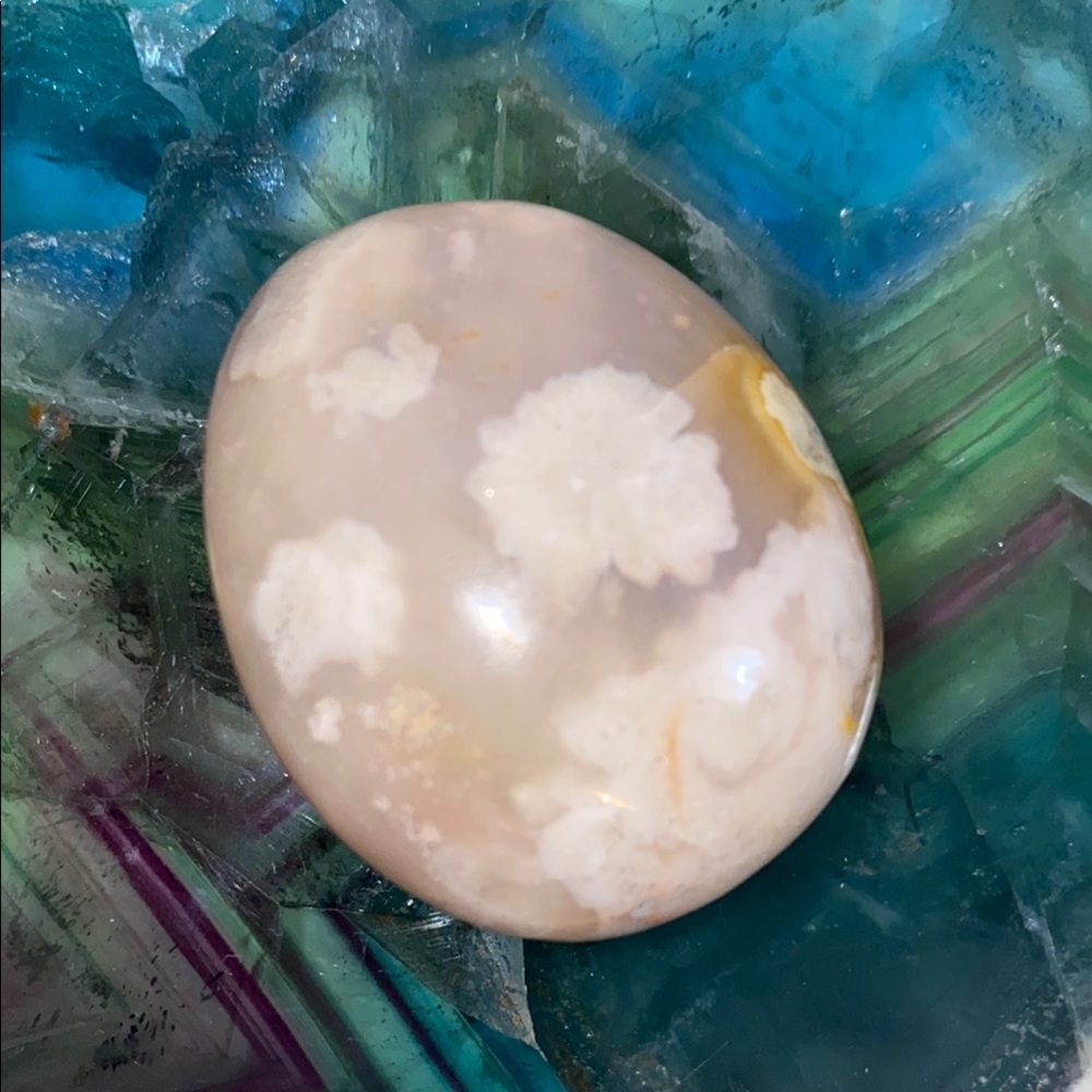 Flower Agate palm stone